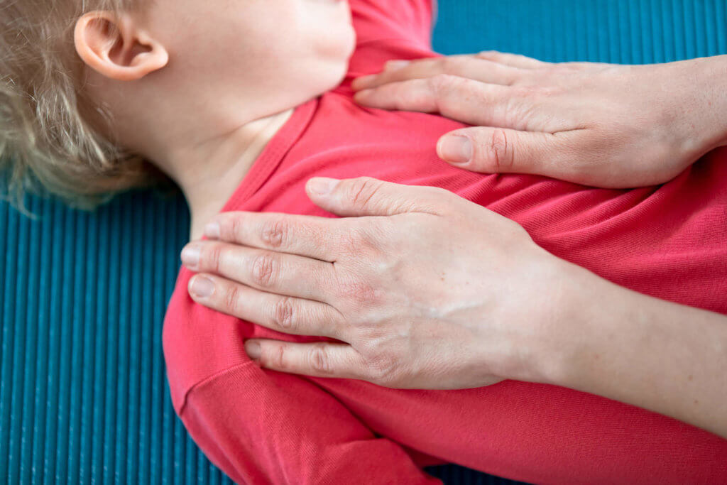 Osteopathie Julia Krzepek Behandlung Kind